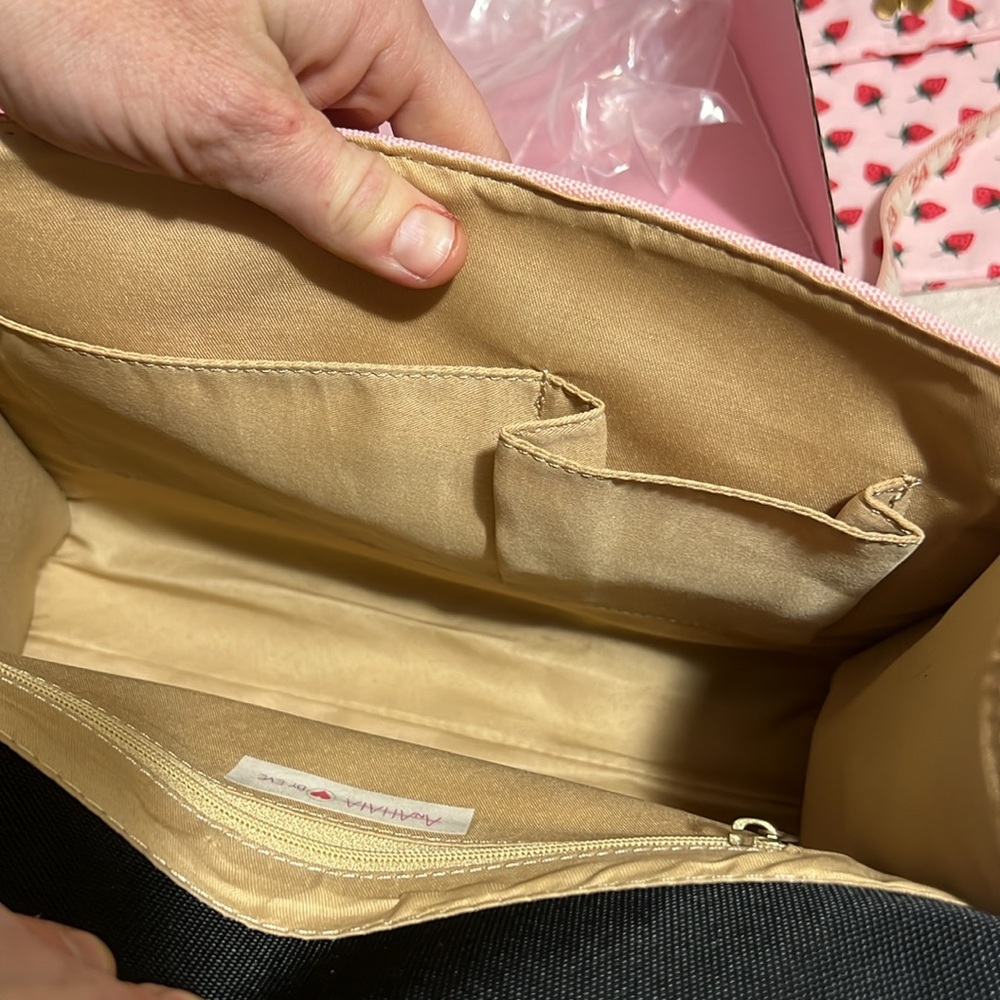Lion Heart purse - Picture 15 of 15